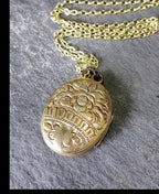 ANTIQUE Oval LOCKET - Pinchbeck Gilt on 18" Chain - 7.6g