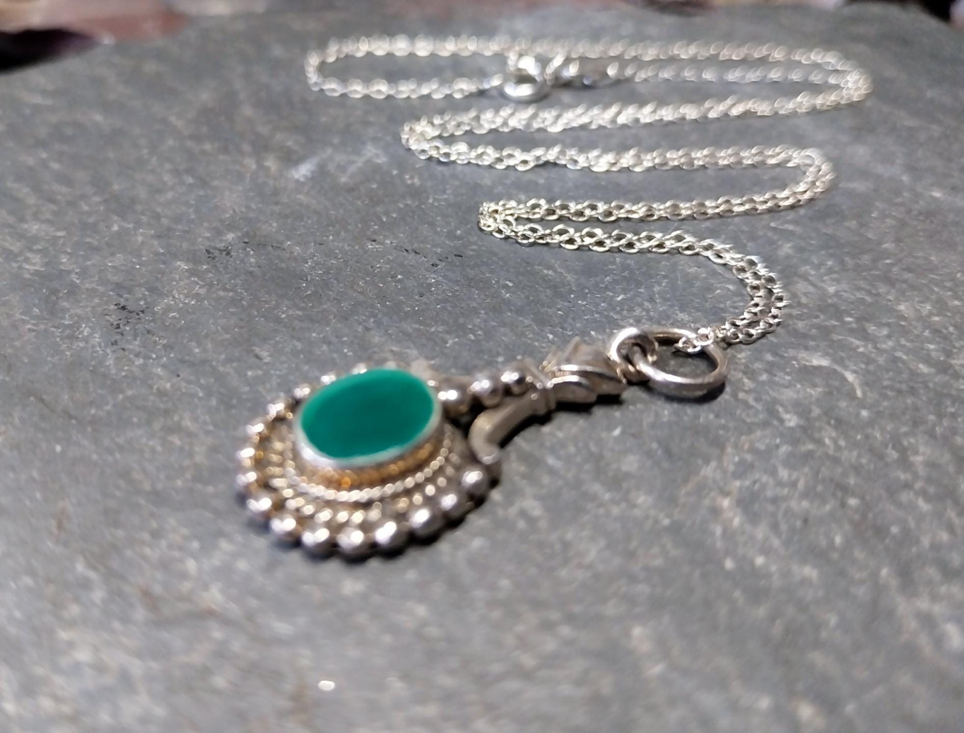 Sterling Silver Green Gemstone Necklace Pendant Drop - on 18" chain - 3.9g