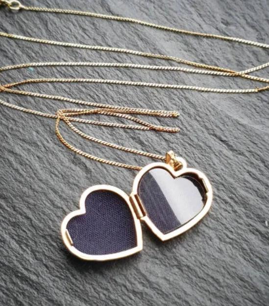 9ct GOLD HEART LOCKET with Single Rose & 18" Chain - Art Nouveau - 1.5g