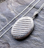Vintage Oval SILVER LOCKET with Striped design on 18" Chain - 6.4g