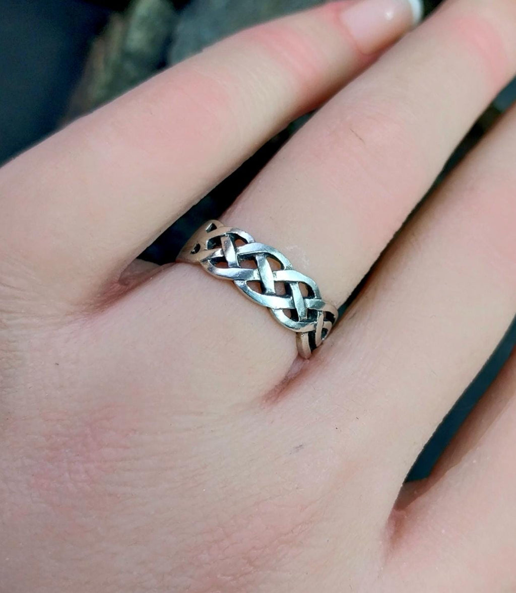 Silver CELTIC KNOT RING - 925 Sterling Silver - Size uk M ( us 6) 3.1g