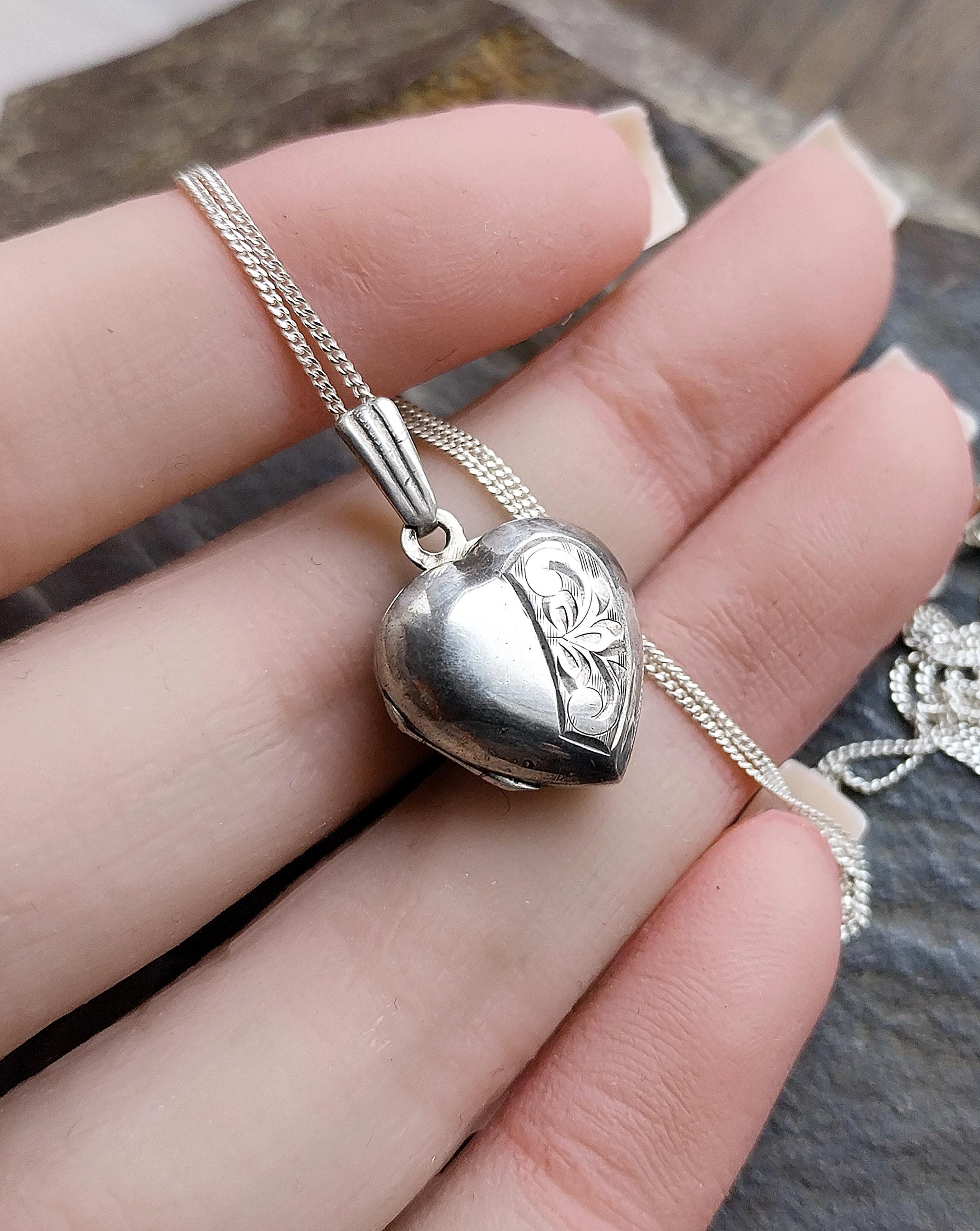 Vintage SILVER HEART Locket Necklace - Pretty Engraving circa 1979 on 18" chain - 3.1g