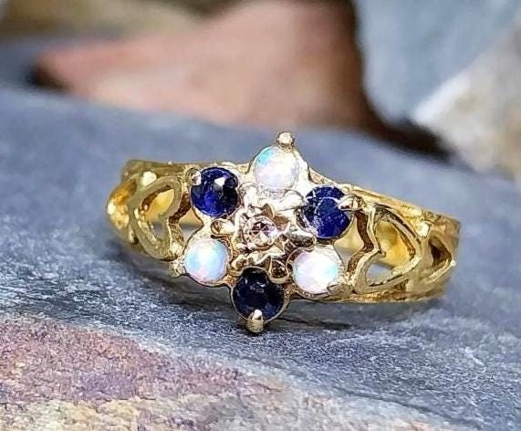 9ct GOLD Fire Opal & Sapphire Ring - Size uk L (us 6) - Hallmarked - 2.1g