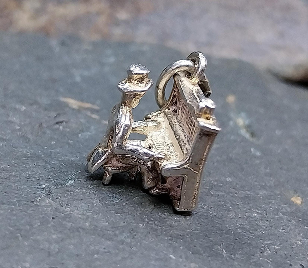 Vintage Silver PIANO MAN Charm - for bracelet or miniature model - 2g