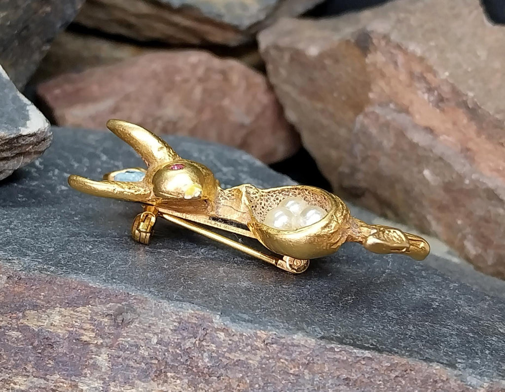 BUTLER & WILSON Bird Nest Brooch, Swallow with Pearl Eggs - 11.9g