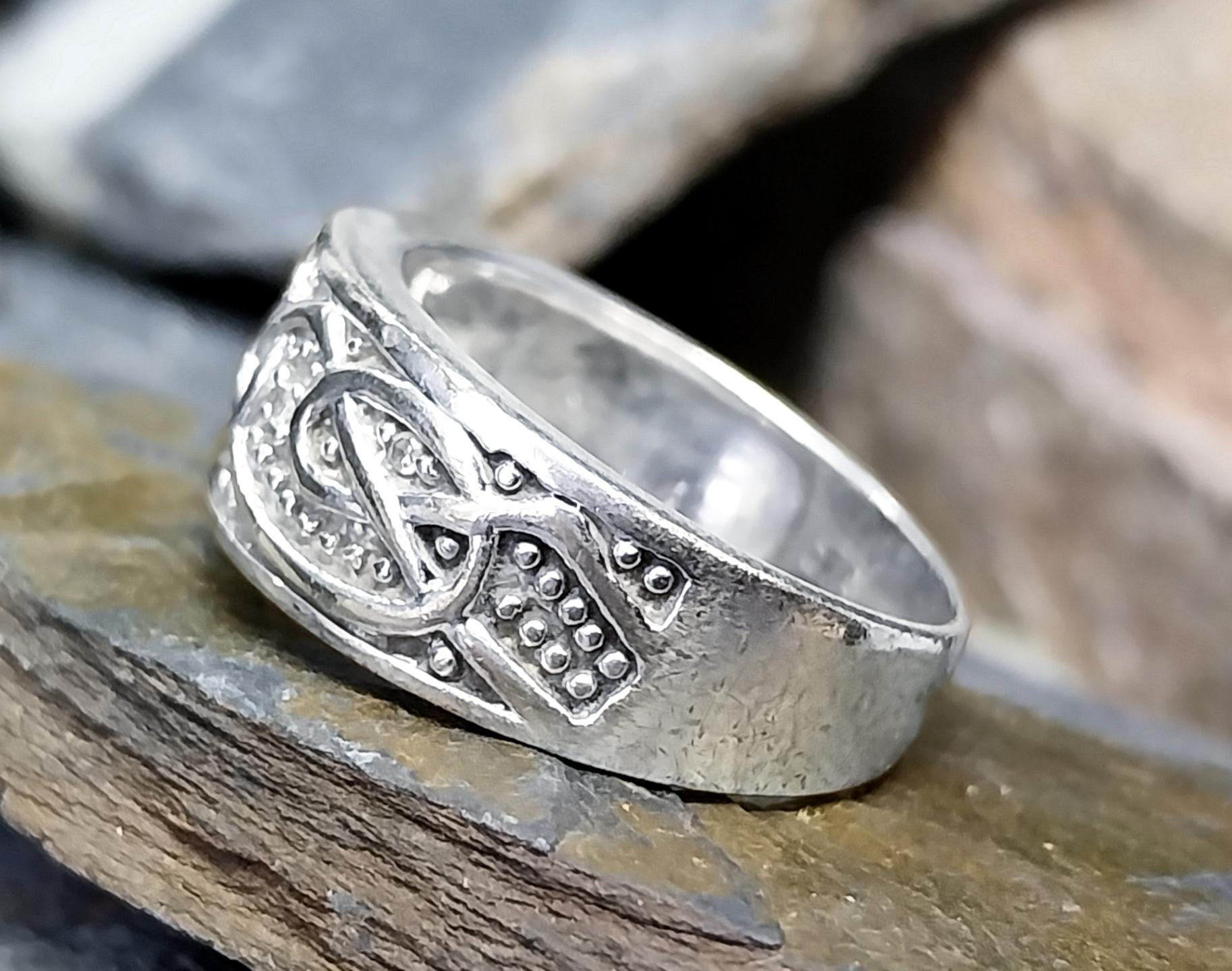 9ct GOLD CELTIC Diamond BAND Ring - Hallmarked - Size S (us 9) - 6g