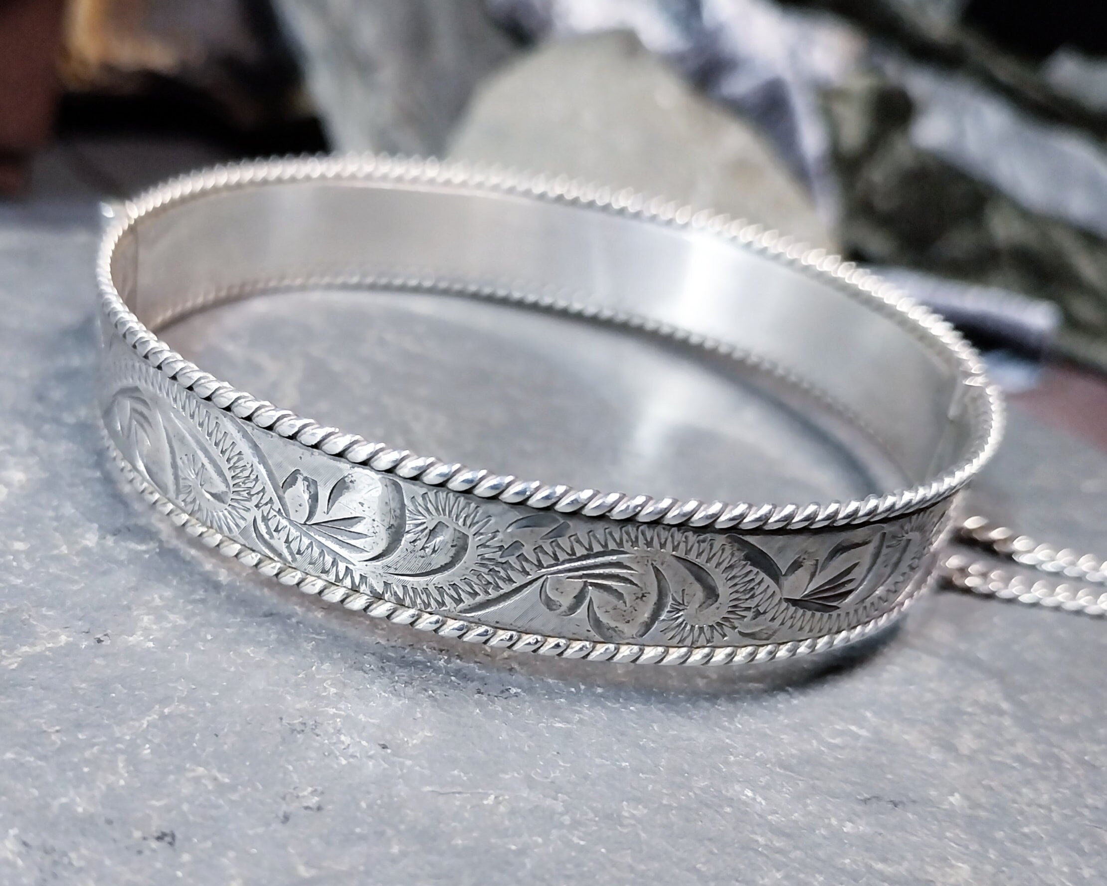 Vintage Sterling SILVER BANGLE Bracelet - c 1979 - 24.5g