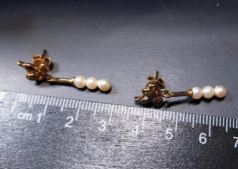 Vintage Pearl Drop Earrings - Gold Tone - 2.5g