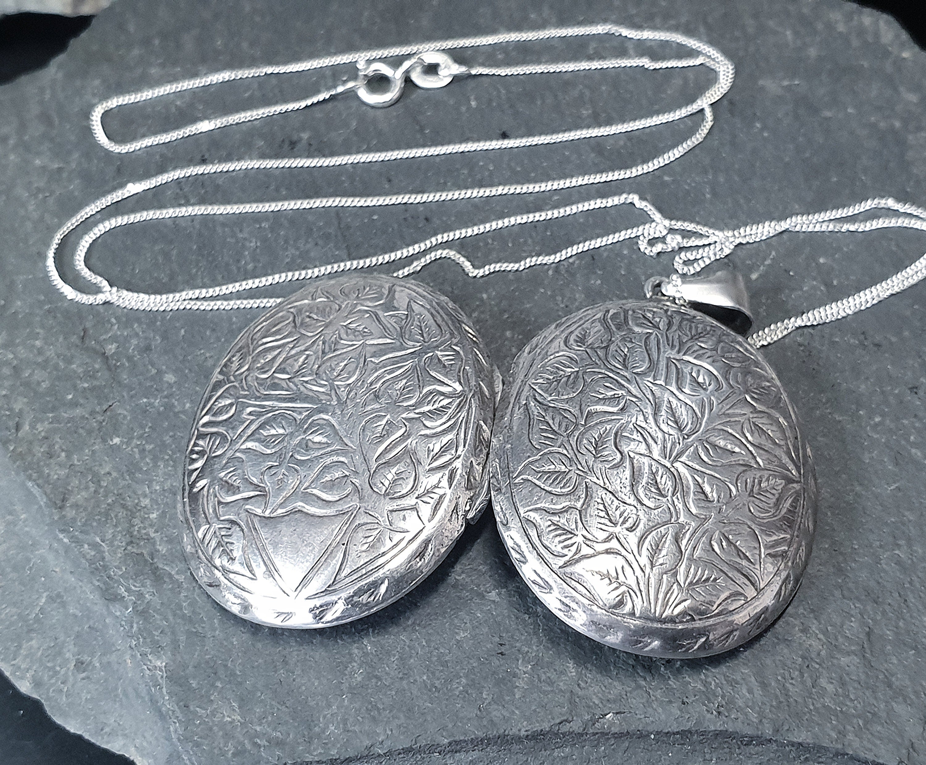 Vintage Large IVY LEAF LOCKET - Sterling Silver Hallmarked with 24" Chain - 11.5g
