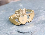 9ct Gold CELTIC CLADDAGH Ring with Diamond - UK Size O (7.5) - 2.2g