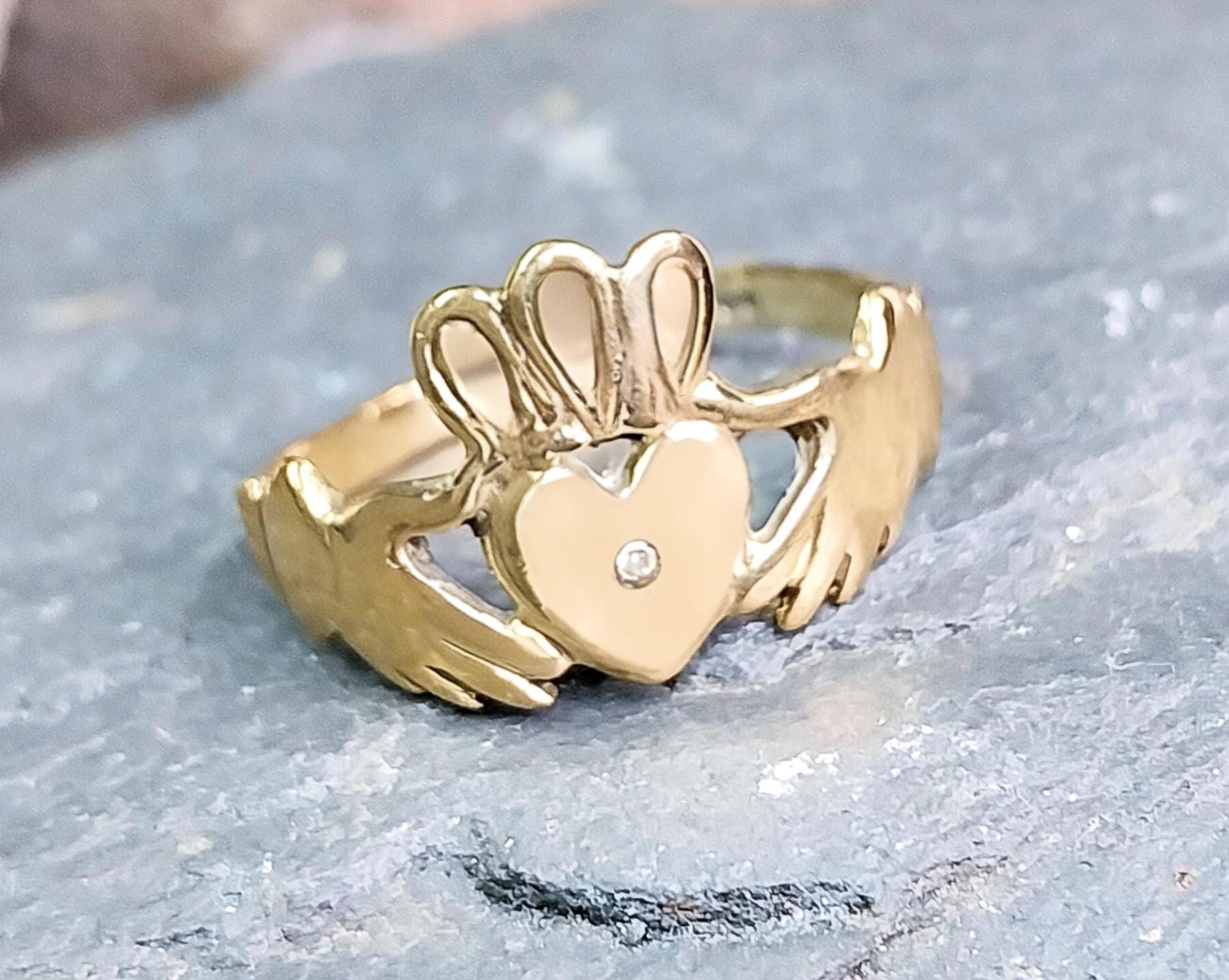 9ct Gold CELTIC CLADDAGH Ring with Diamond - UK Size O (7.5) - 2.2g