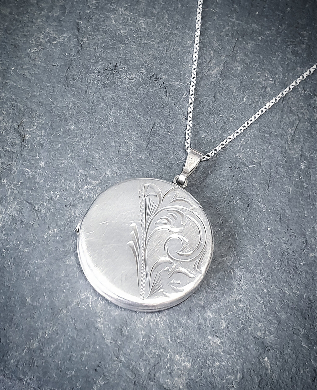 Vintage SILVER Scroll Circle LOCKET - Circular with 18" Chain - 6.9g