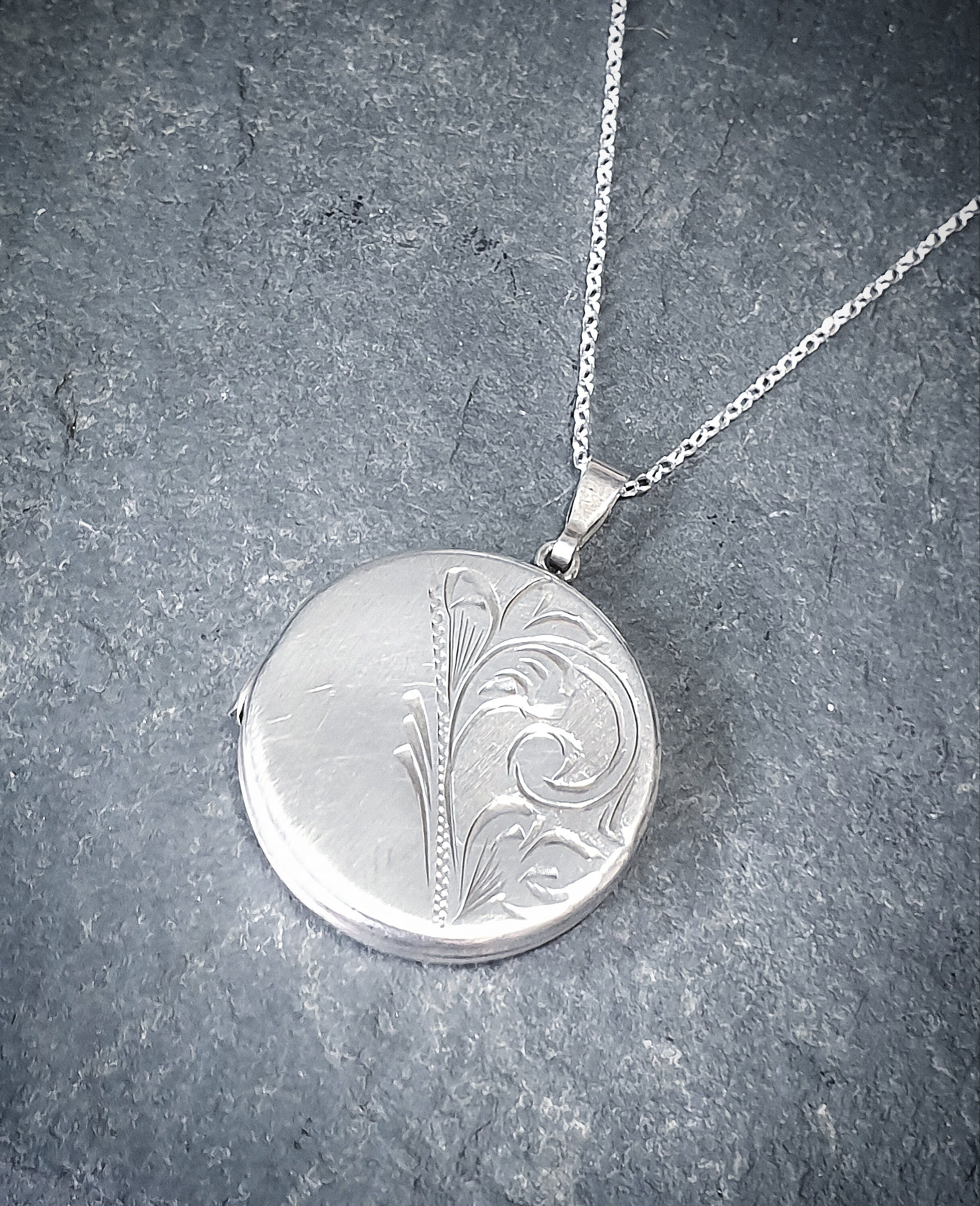Vintage SILVER Scroll Circle LOCKET - Circular with 18" Chain - 6.9g