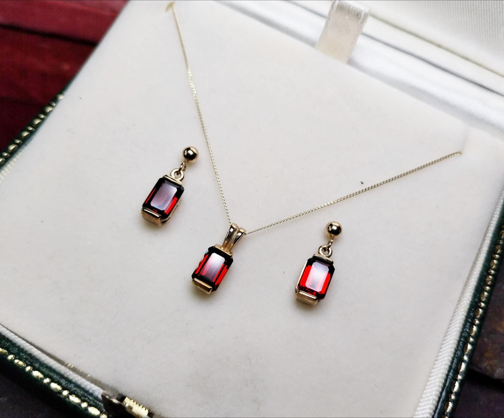 Vintage 9ct Gold Red Gemstone NECKLACE and EARRINGS Matching Set - 3.7g