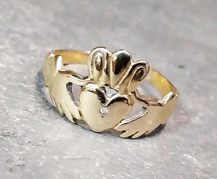 9ct Gold CELTIC CLADDAGH Ring with Diamond - UK Size O (7.5) - 2.2g