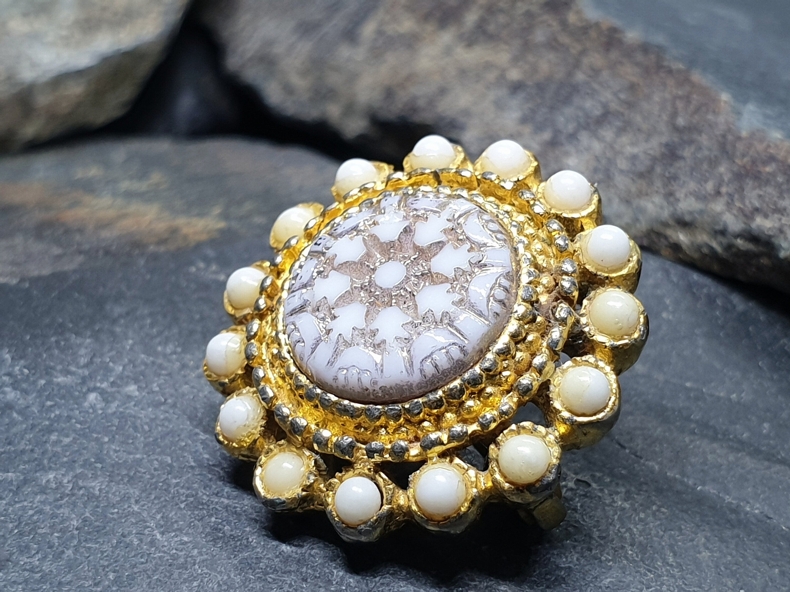 Vintage Circular BROOCH - Gold Tone with Faux Seed Pearls - 11.7g