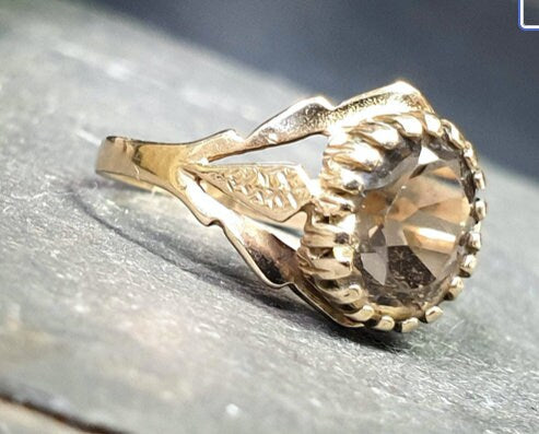 Vintage 9ct GOLD Smoky Quartz Ring with Leaf Detail - Size uk O (us 7.5) - 1.8g
