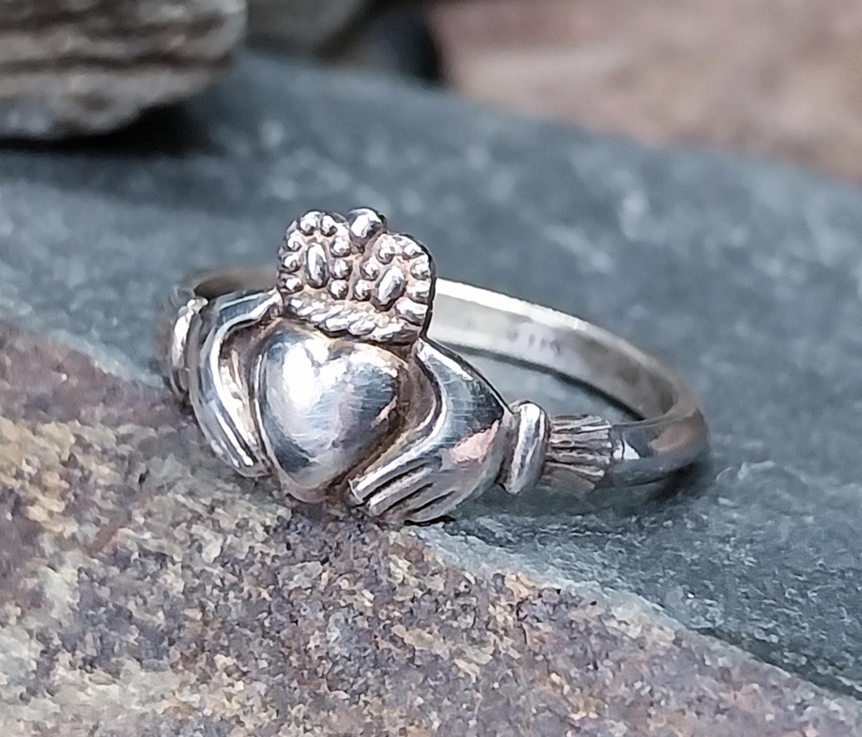 Silver CELTIC CLADDAGH Ring - 925 Sterling Silver - Size P (us 7.5) - 2.3g