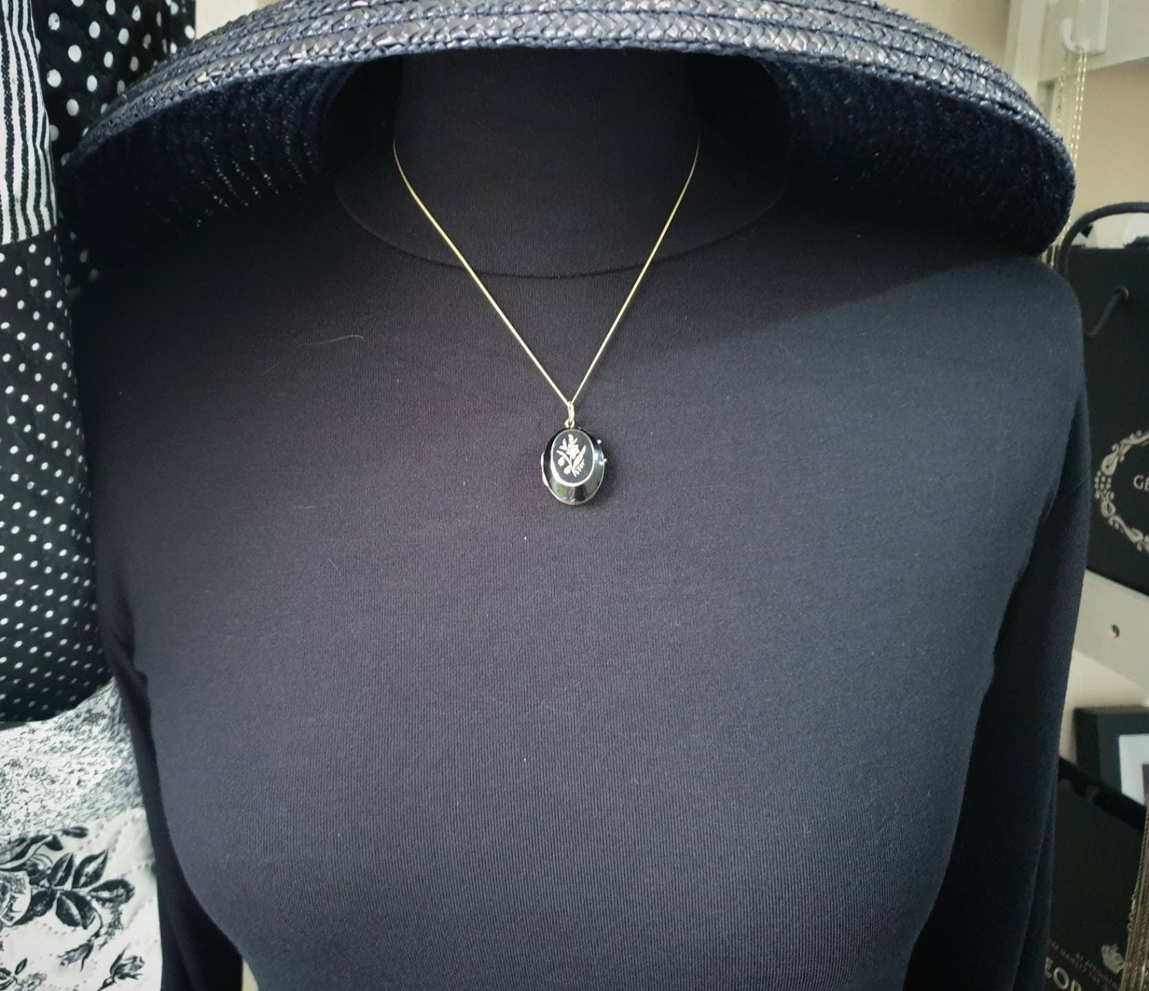 VICTORIAN Jet Black & 9ct Gold LOCKET - with 18" Chain - 6.5g