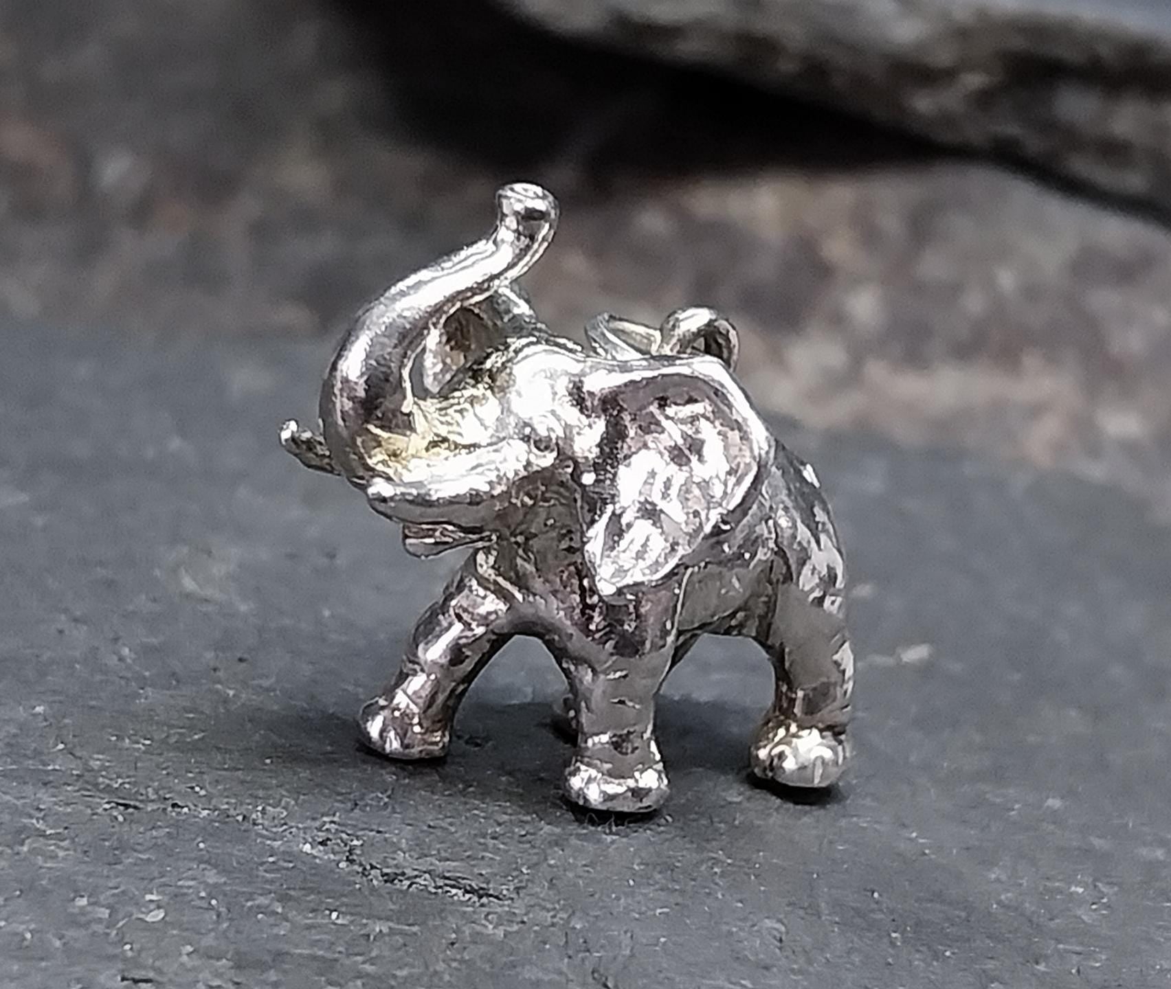 Vintage Silver ELEPHANT Charm or Pendant - 6.2g