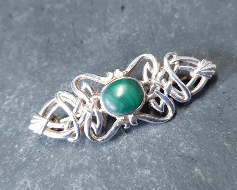 SILVER CELTIC Knot Brooch with Green malachite gemstone - 6g