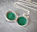 Vintage Sterling Silver Agate Circle Locket - 18" chain - 10.3g