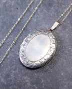 Vintage SILVER OVAL LOCKET c 1978- Scroll Border 20" Chain - 7g