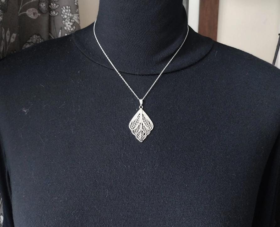 Vintage Sterling Silver Pendant Necklace Autumn Leaf on 18" Chain - 3g