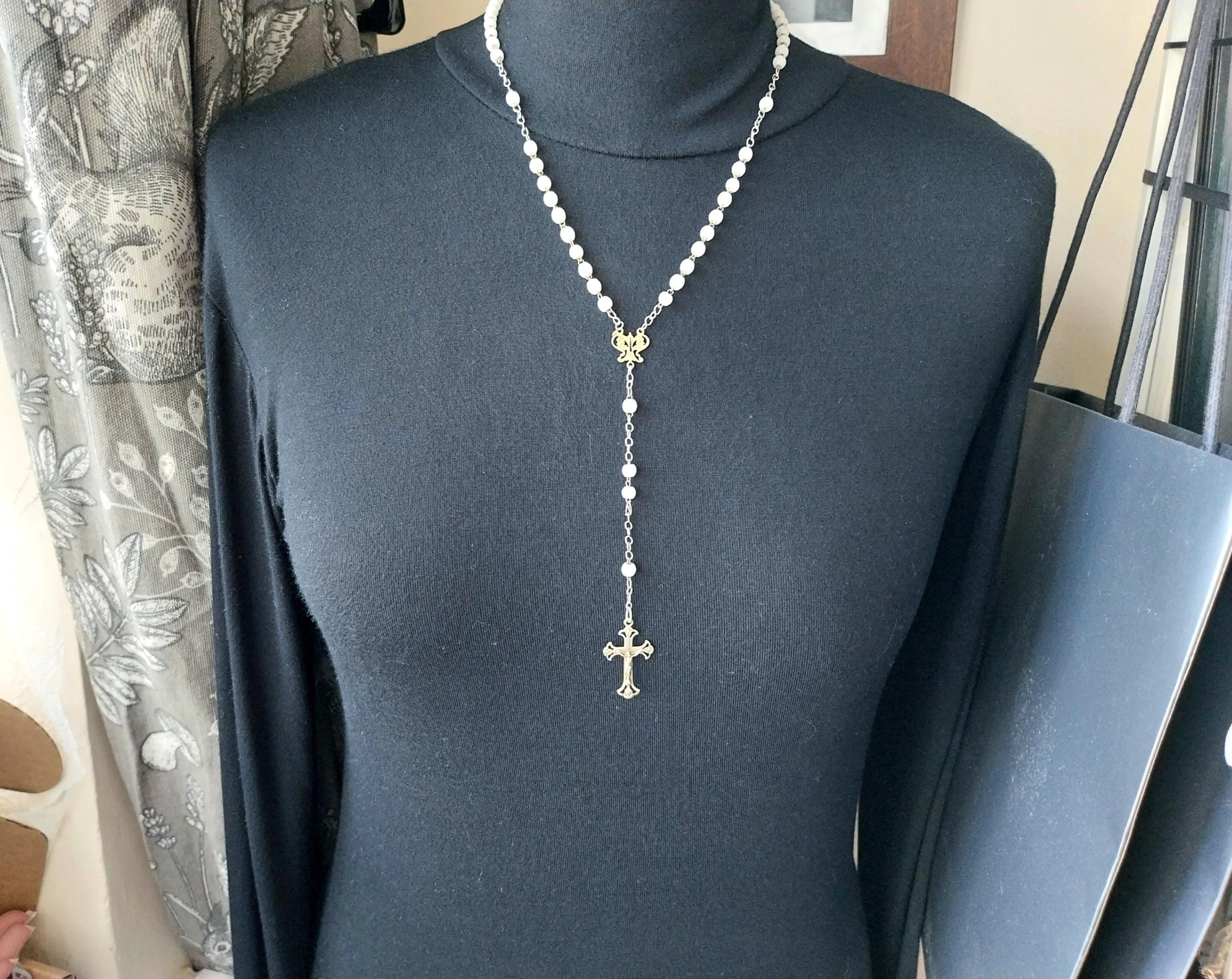 Vintage White MOP ROSARY Beads - Small Vintage Old Prayer Beads and crucifix - 15"