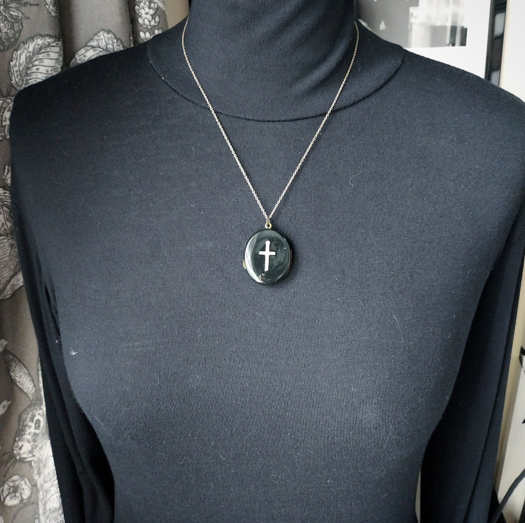 VICTORIAN Black Enamel LOCKET with Silver Cross - on 20" Chain - 15.5g