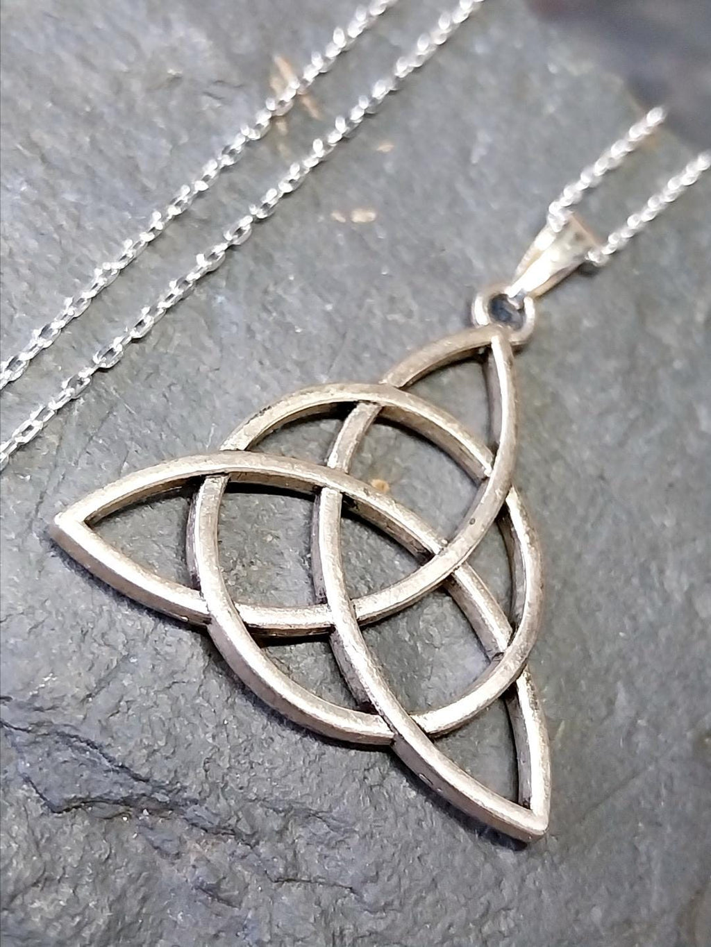 Sterling Silver CELTIC Triquetra Pendant Necklace on 18" Chain - 3.5g