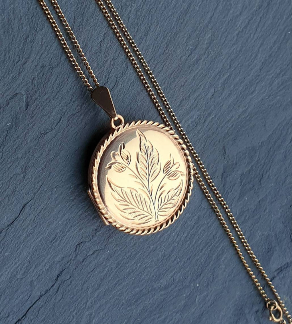 Large 9ct GOLD LOCKET - Circle with Tulip Flowers on 20" Chain - 12.9g