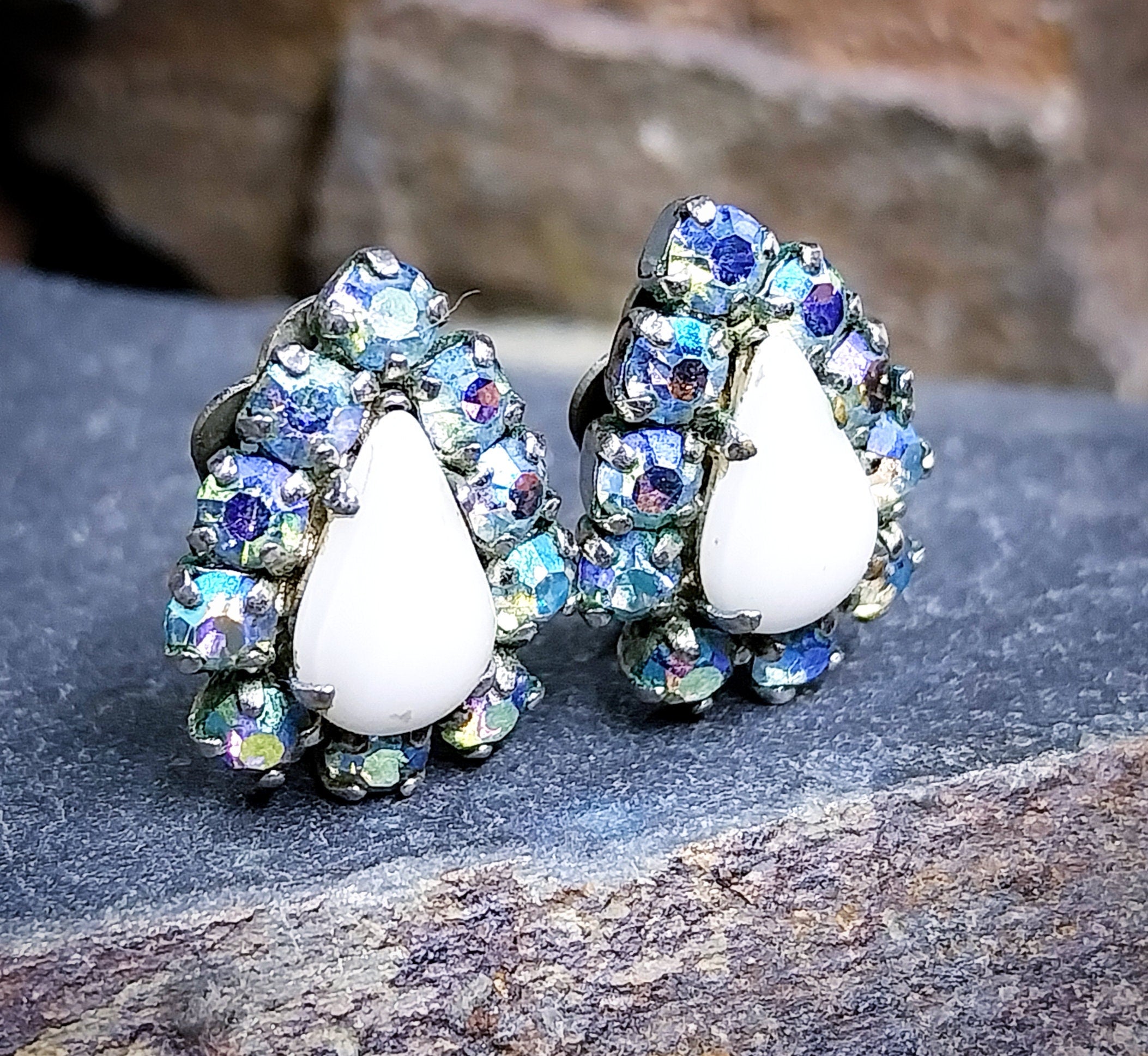 Vintage EARRINGS Blue Aurora Borealis Clip On - 3.7g
