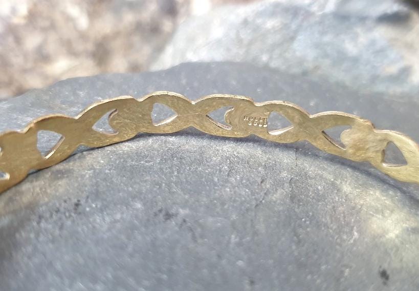 Vintage 9ct Rolled GOLD BANGLE with White Flowers - 6.9g