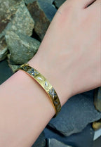 Vintage 9ct Rolled GOLD BANGLE - White Floral Design with Safety Chain - 13.3g