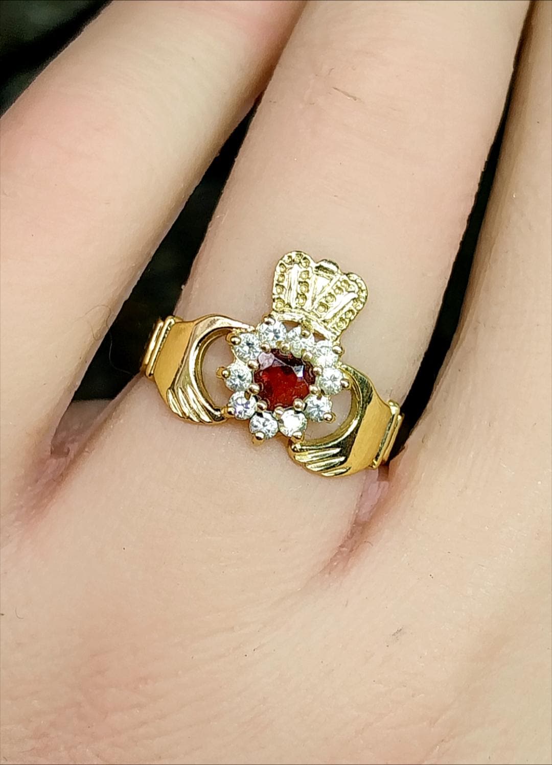 9ct GOLD CLADDAGH Ring with Red Garnet GemStones - Size uk L (5.5) - 2.1g