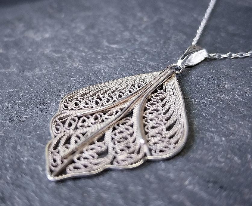 Vintage Sterling Silver Pendant Necklace Autumn Leaf on 18" Chain - 3g