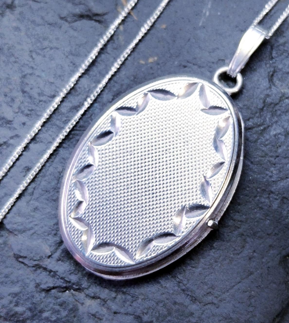 Large SILVER LOCKET necklace - Vintage Oval on 20" Chain - 12.1g