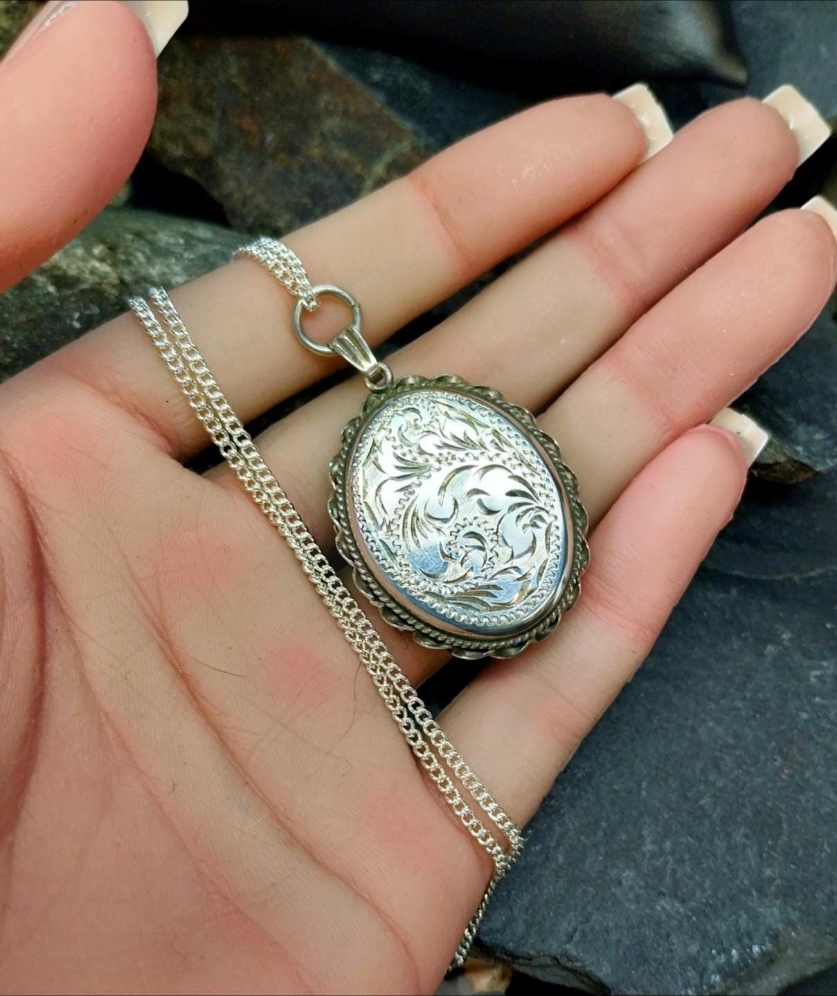 Large Sterling SILVER Oval LOCKET - Double Sided with 20" Chain - 12.1g