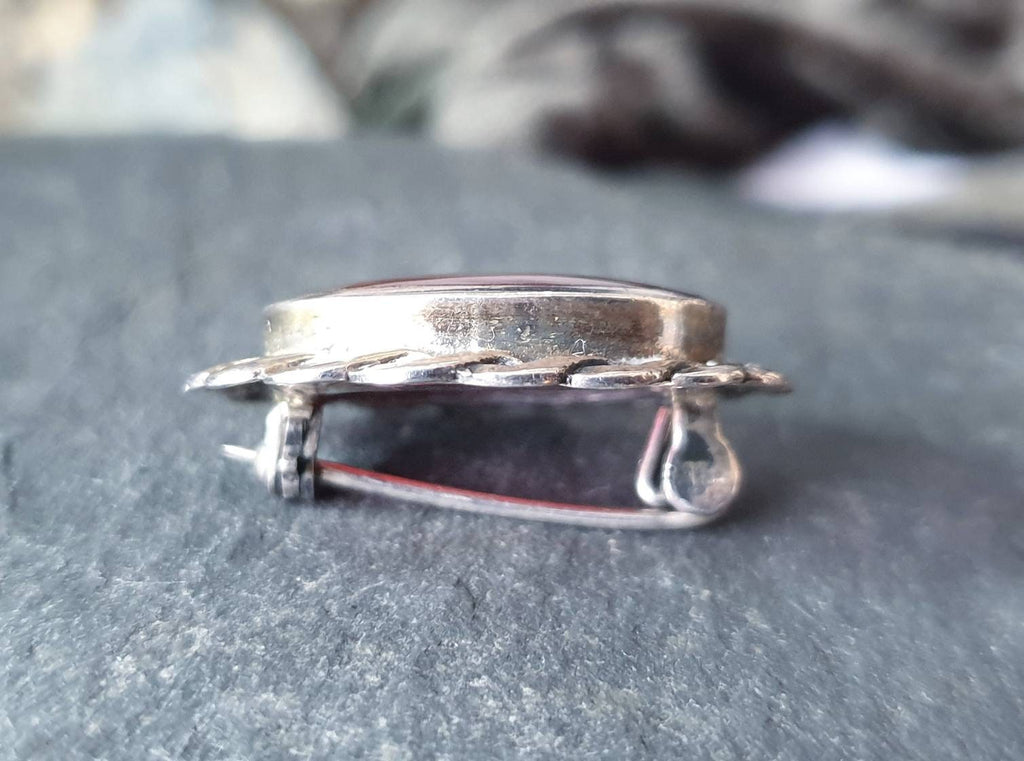 Vintage Sterling Silver Vibrant red Carnelian Brooch - 5.6g
