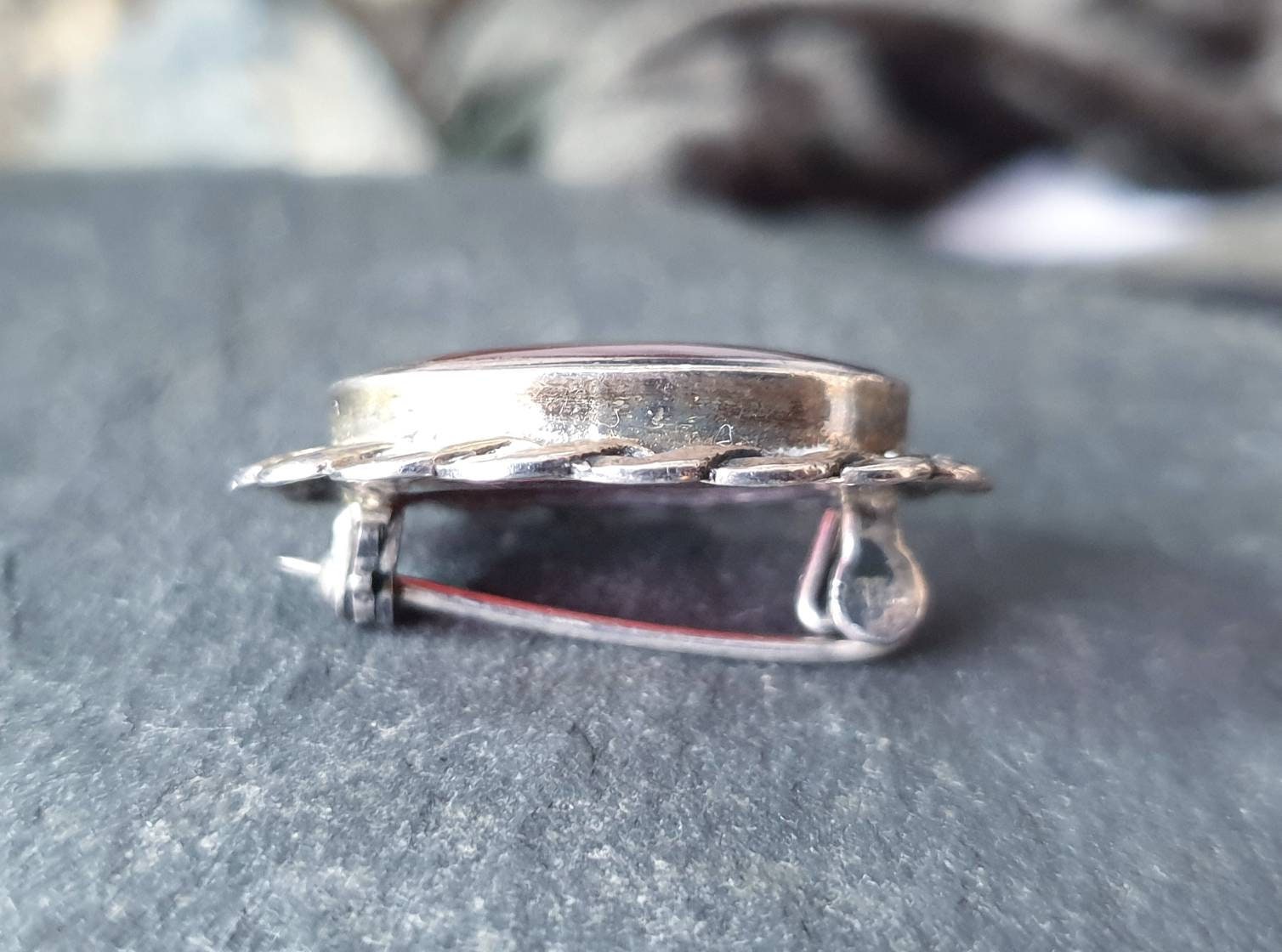 Vintage Sterling Silver Vibrant red Carnelian Brooch - 5.6g