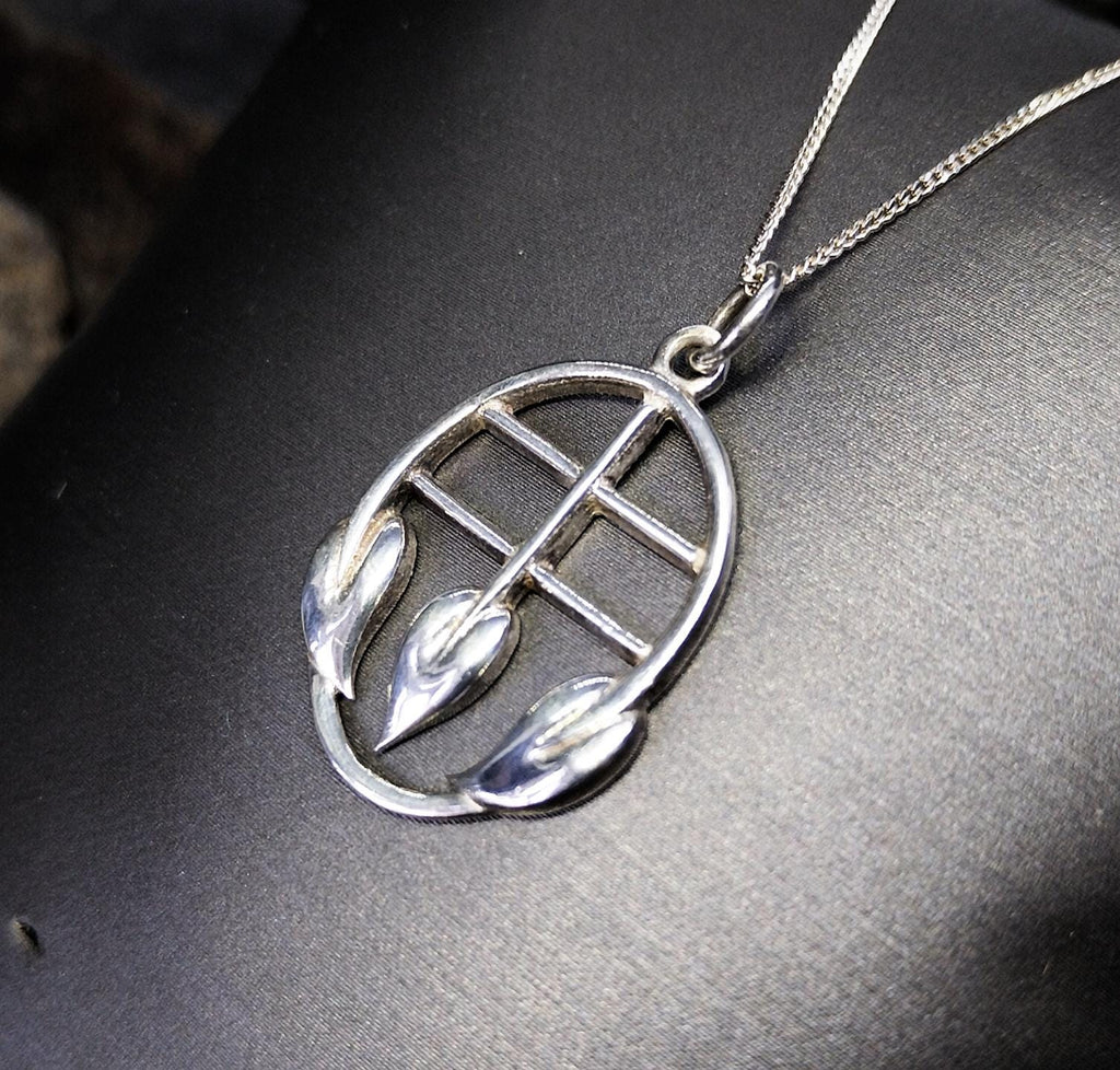 Sterling Silver CELTIC Cecily Leaf Pendant Necklace & 18" Chain - 4.3g