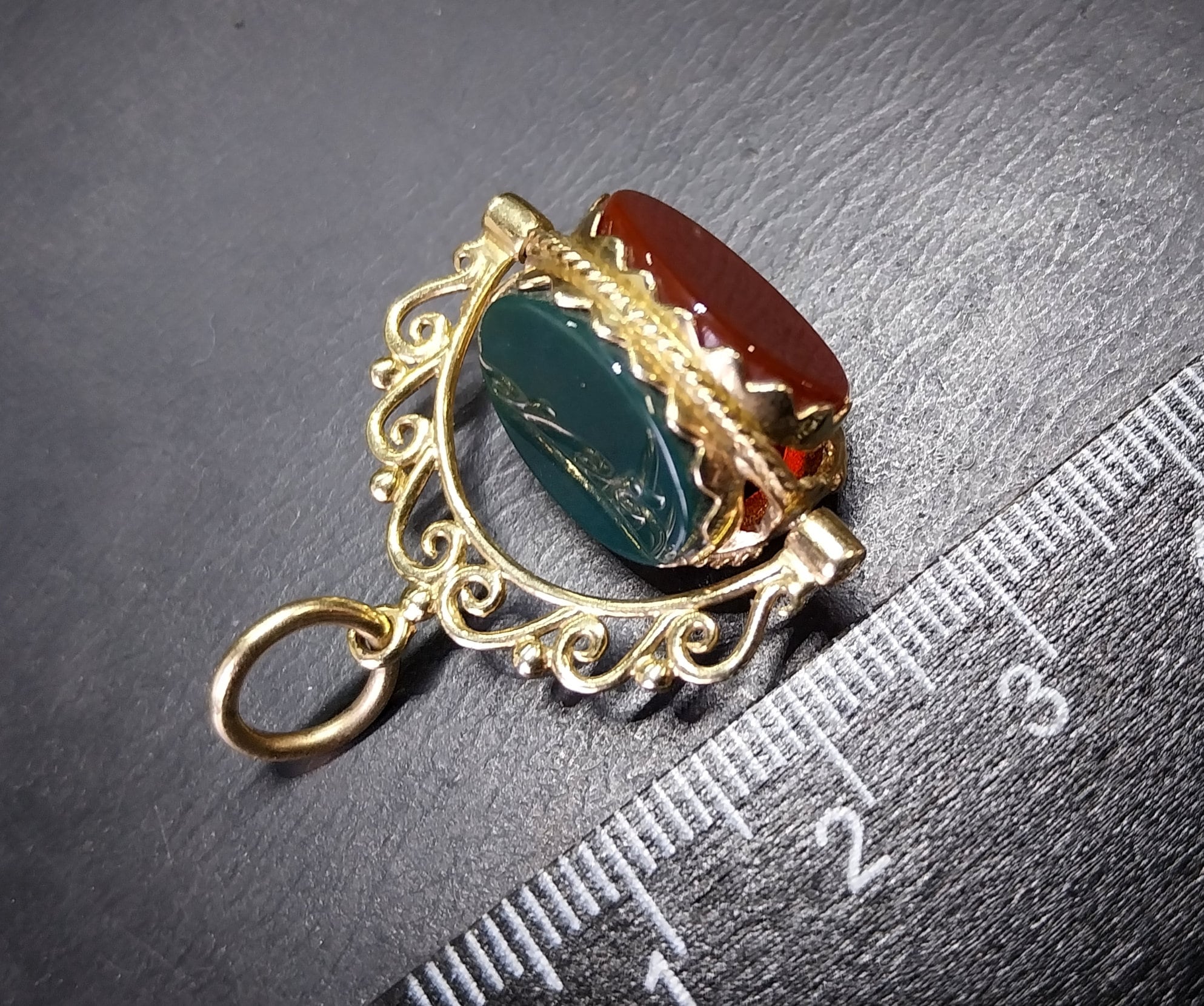 9ct GOLD Triple Spinner Watch Fob Pendant - Bloodstone, Onyx & Carnelian - 5.6g