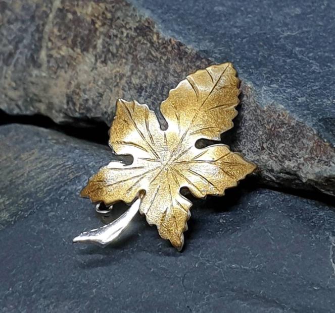 Vintage Sterling Silver LEAF BROOCH - Autumn Maple - 2.3g
