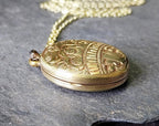 ANTIQUE Oval LOCKET - Pinchbeck Gilt on 18" Chain - 7.6g