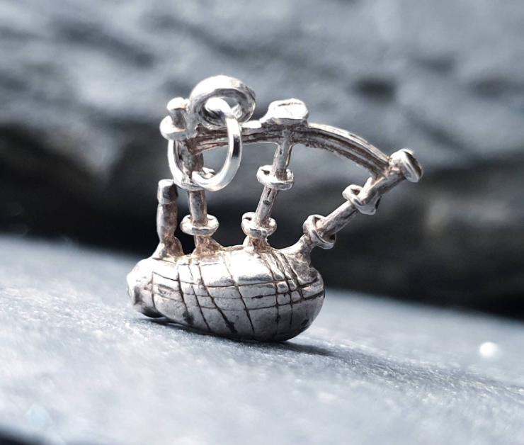 Vintage SILVER SCOTTISH BAGPIPES Charm - for Bracelet - 2.1g