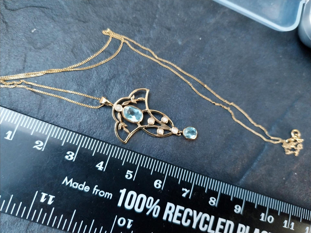 Vintage 9ct Gold Blue Topaz and Seed Pearl Pendant Necklace on 18" chain - 2.8g