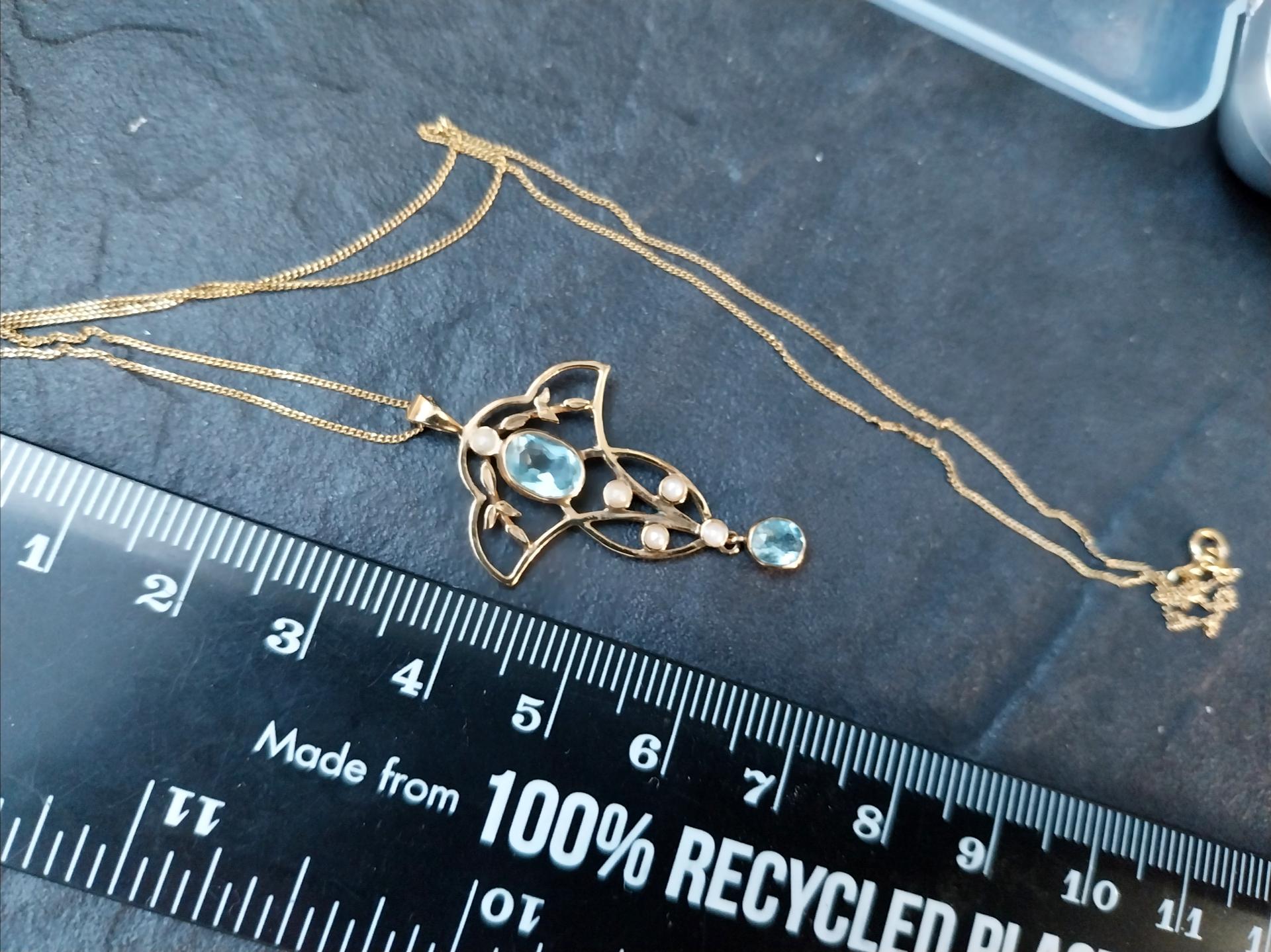 Vintage 9ct Gold Blue Topaz and Seed Pearl Pendant Necklace on 18" chain - 2.8g