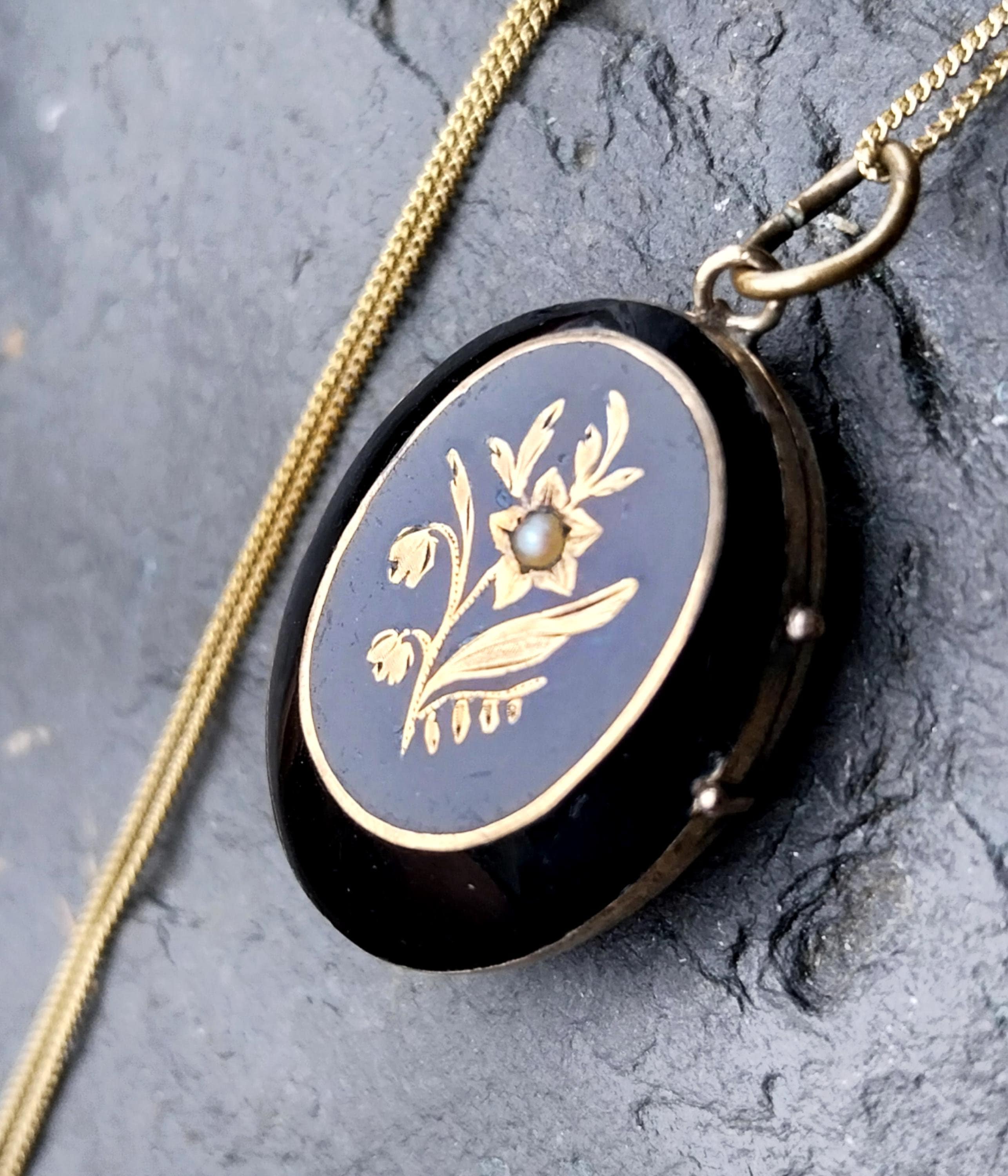 VICTORIAN Jet Black & 9ct Gold LOCKET - with 18" Chain - 6.5g