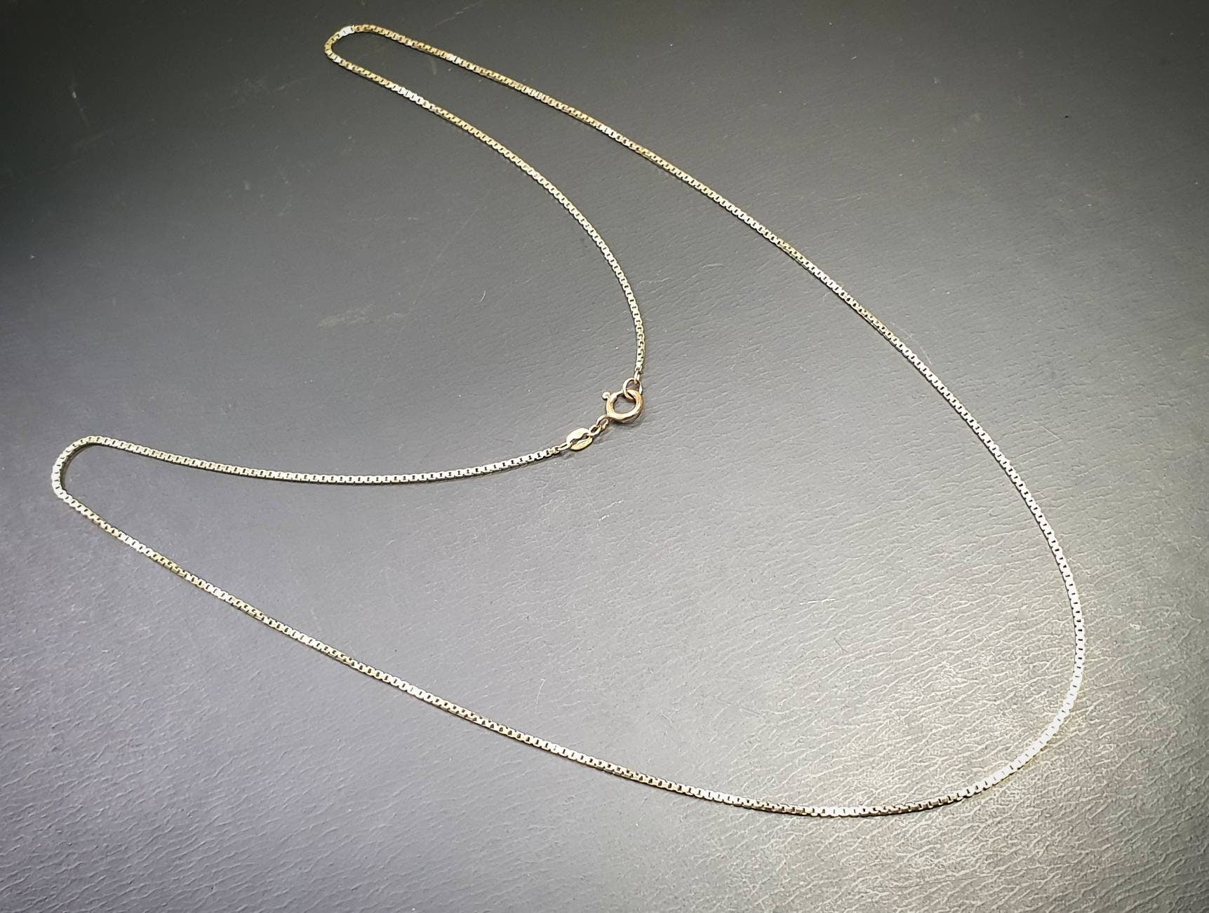 9ct GOLD CURB Style CHAIN Necklace - 21" Very Long - Hallmarked - 3.6g